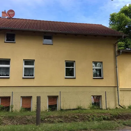 Nahe Berlin Fuer Bis Zu 8 Monteure ميتنفالدة