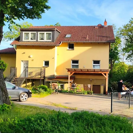 Nahe Berlin Fuer Bis Zu 8 Monteure